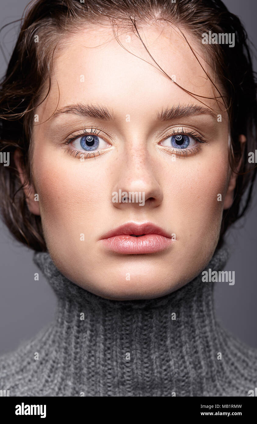 Brunette Blue Eyes Makeup