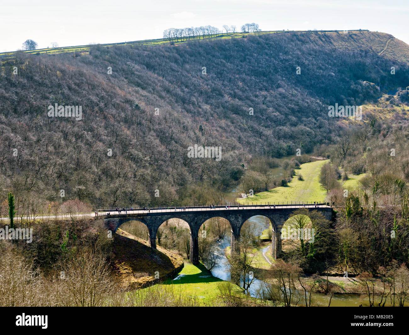 Peak District National Park. 5th Apr, 2018. UK Weather: visitors, walkers & cyclists enjoying the glorious sunshine on Thursday after the wet Easter Bank Holiday break along the Monsal Trail at Monsal Head & viaduct near Ashford on the Water & Bakewell in the Peak District National Park Credit: Doug Blane/Alamy Live News Stock Photo