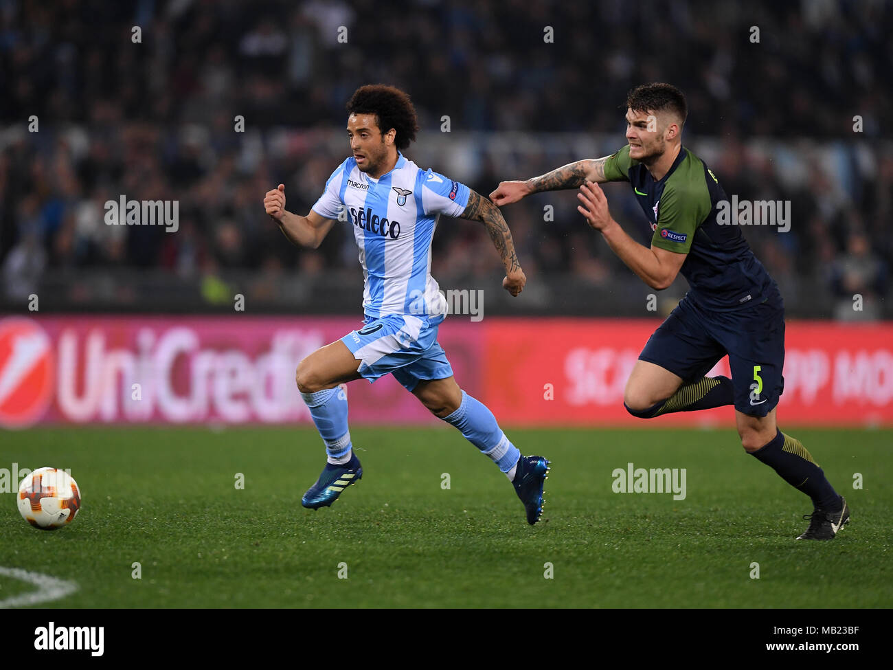 Rome, Italy. 5th Apr, 2018. Lazio's Felipe Anderson competes with Salzburg's Caleta-Car during an Europa League quarter-finals first leg match between Lazio and Salzburg in Rome, Italy, April 5, 2018. Lazio wins 4-2. Credit: Alberto Lingria/Xinhua/Alamy Live News Stock Photo