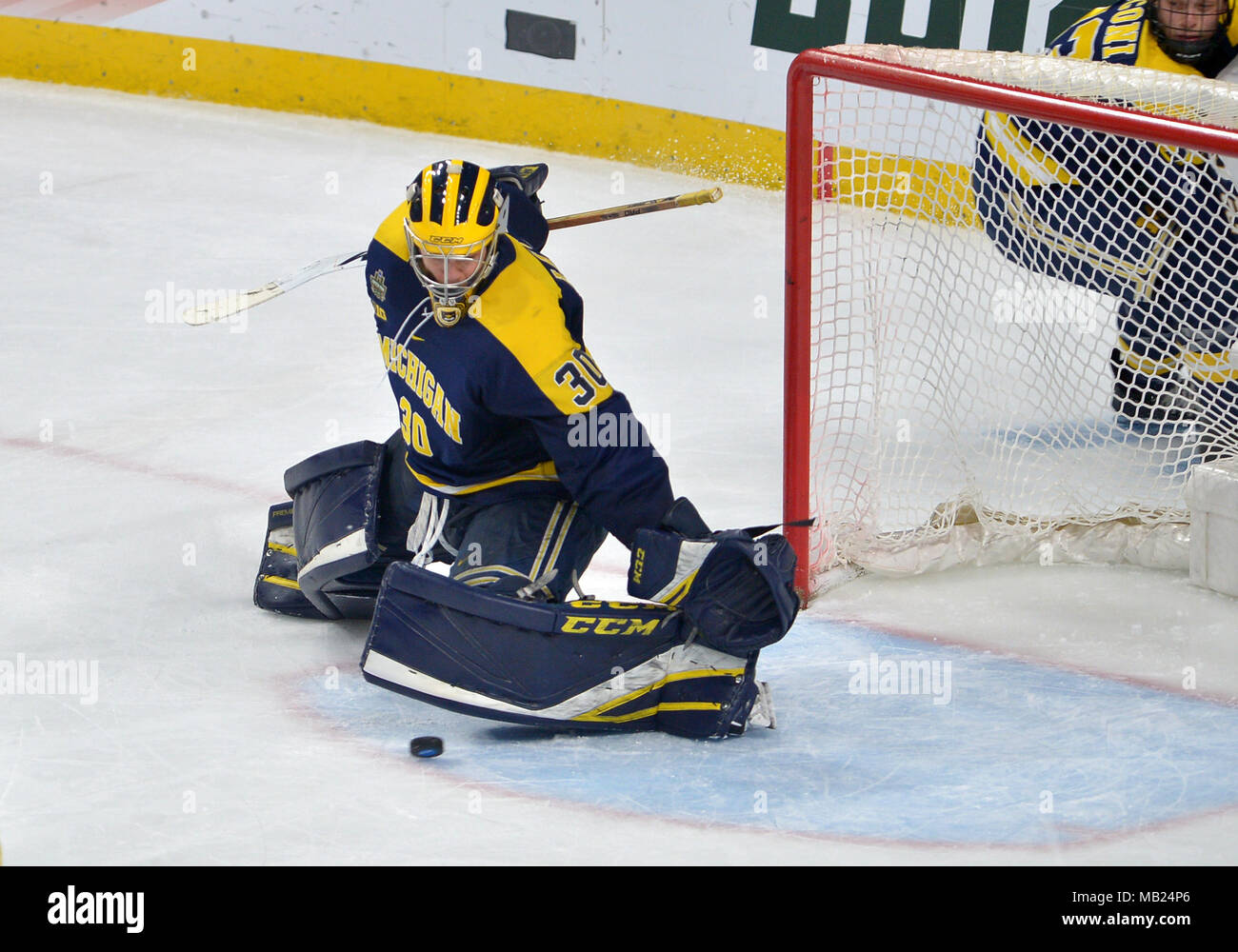 Saint Paul, Minnesota, USA. 05th Apr, 2018. Michigan Wolverines goaltender Hayden Lavigne #30 miss the block on the puck of the final seconds during the Frozen Four semi-finals game between the Michigan Wolverines and the Notre Dame Fighting Irish at Xcel Energry Center in Saint Paul, Minnesota. Notre Dame advances against Michigan, 4-3. Patrick Green/CSM/Alamy Live News Stock Photo