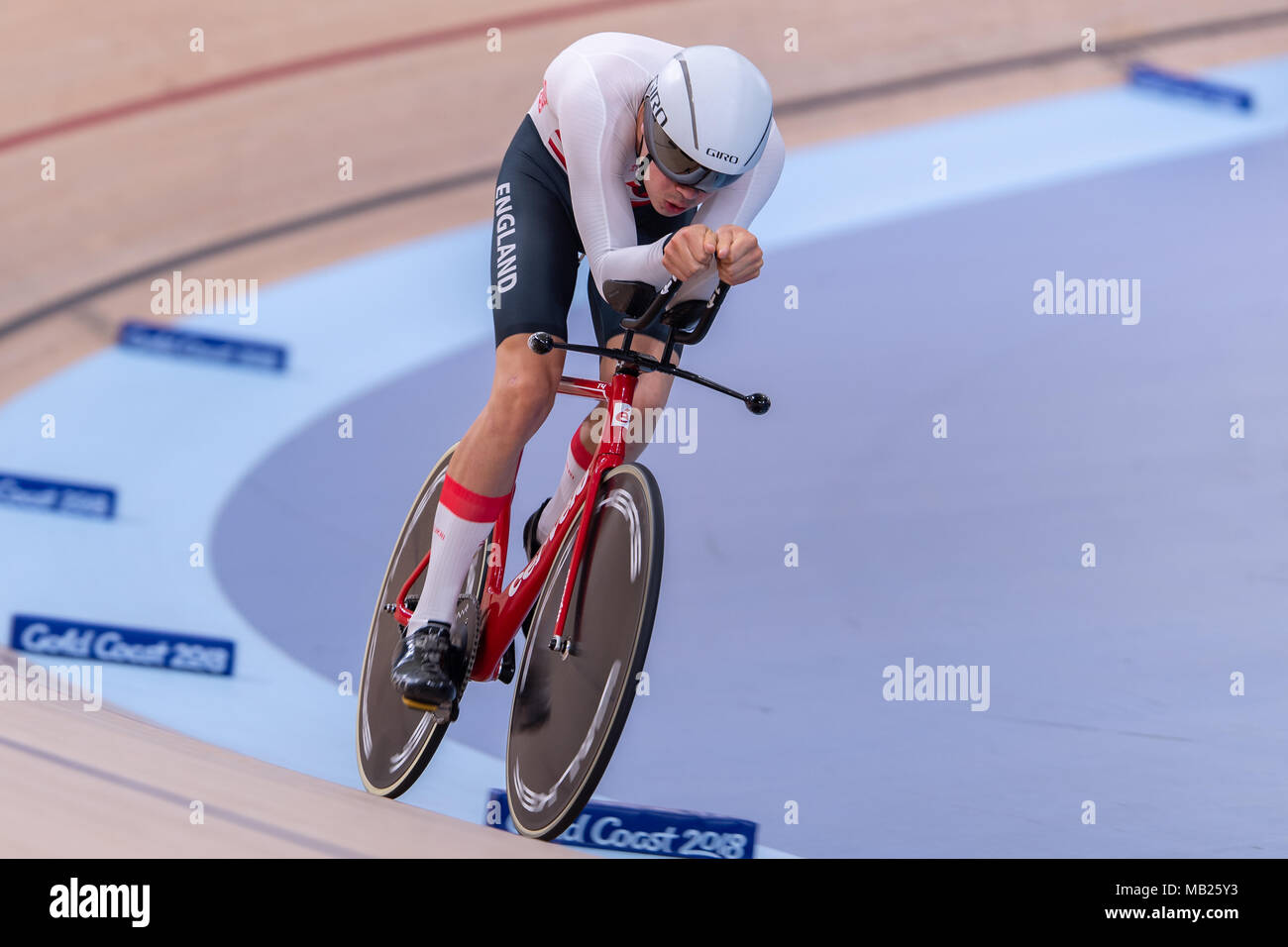 Gold Coast 2018 - Men's Individual Pursuit Qualifying - Charlie Tanfield ENG sets a new Games Record of 4:11.455 Stock Photo