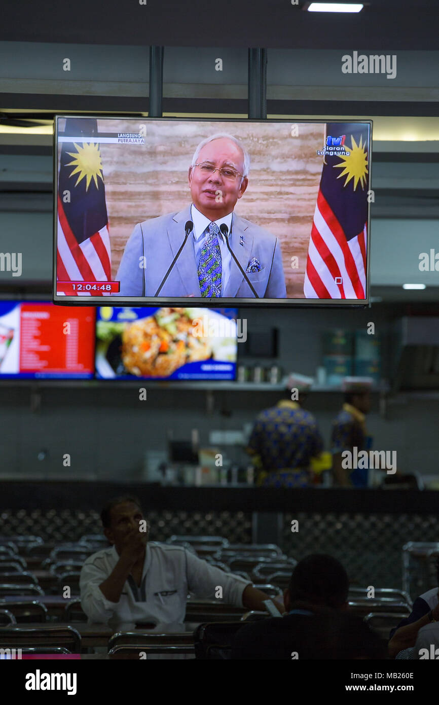 Kuala Lumpur. 6th Apr, 2018. A television shows Malaysian Prime Minister Najib Razak's live speech at restaurant in Kuala Lumpur, Malaysia on April 6, 2018. Malaysian Prime Minister Najib Razak said on April 6 that the parliament will be dissolved on April 7, paving way for the next general election to be held within 60 days in which he is seeking another mandate after holding the position for nine years. Credit: Zhu Wei/Xinhua/Alamy Live News Stock Photo