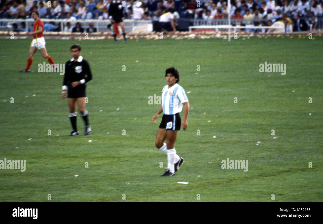 FIFA World Cup - Espana 1982 (Spain 1982) 13.6.1982, Camp Nou, Barcelona.  FIFA World Cup 1982 - Opening match (Gropup 3) Argentina v Belgium. Diego  Maradona (Argentina) in his World Cup debut match Stock Photo - Alamy