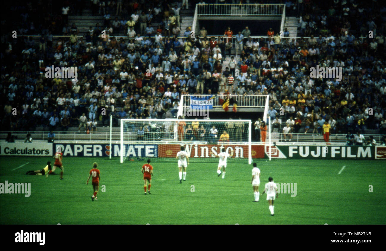 FIFA World Cup - Espana 1982 (Spain 1982) 22.6.1982, Nuevo Estadio, Elche.  FIFA World Cup 1982, Group 3: Belgium v Hungary. Joszef Varga's shot puts  Hungary ahead Stock Photo - Alamy