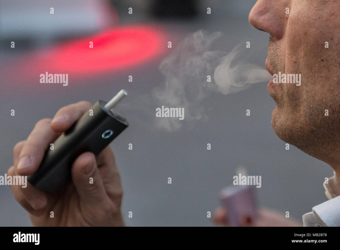 Electric cigarette hi-res stock photography and images - Page 31 - Alamy