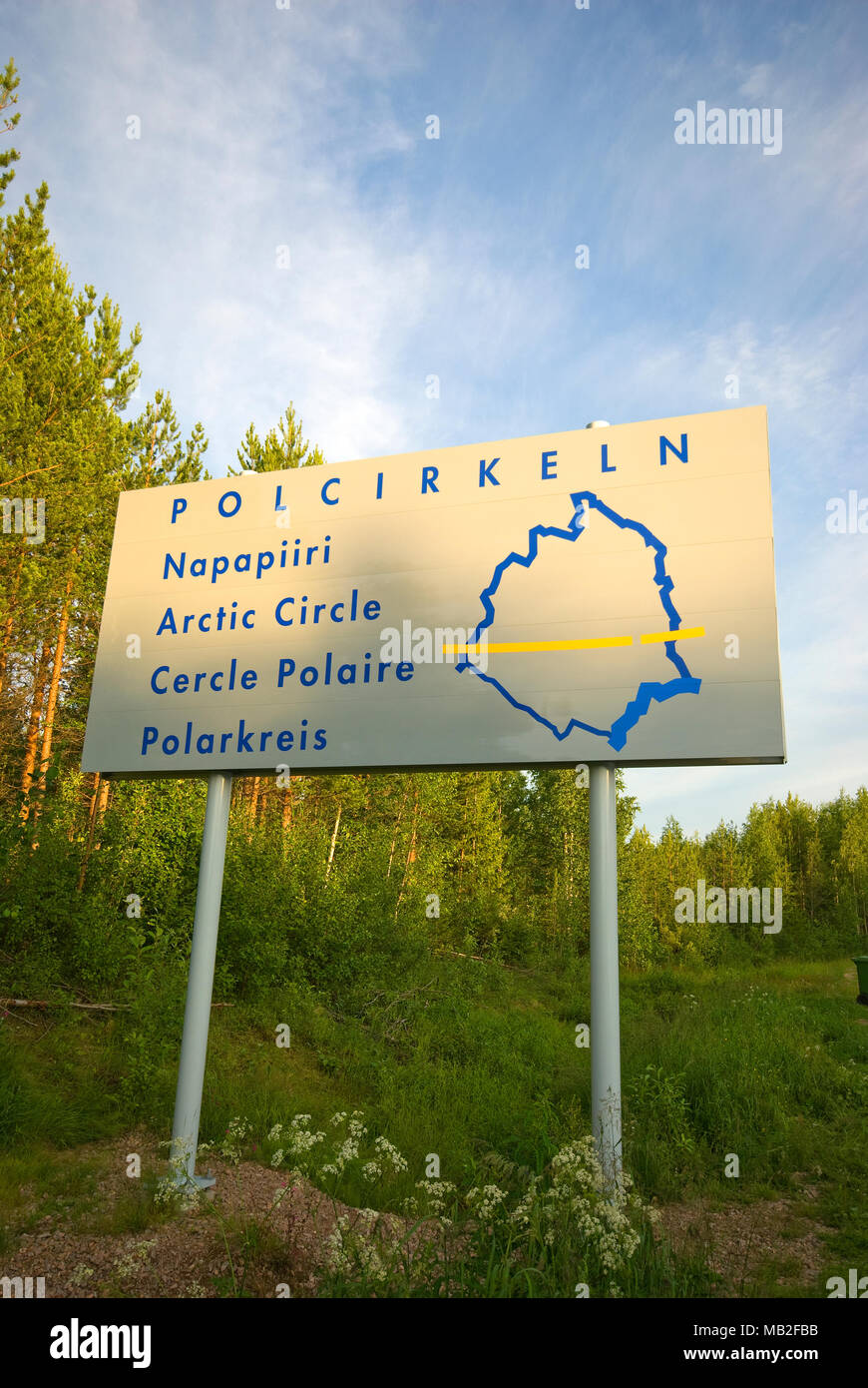 road-sign-for-crossing-the-arctic-circle-66-33-north-latitude