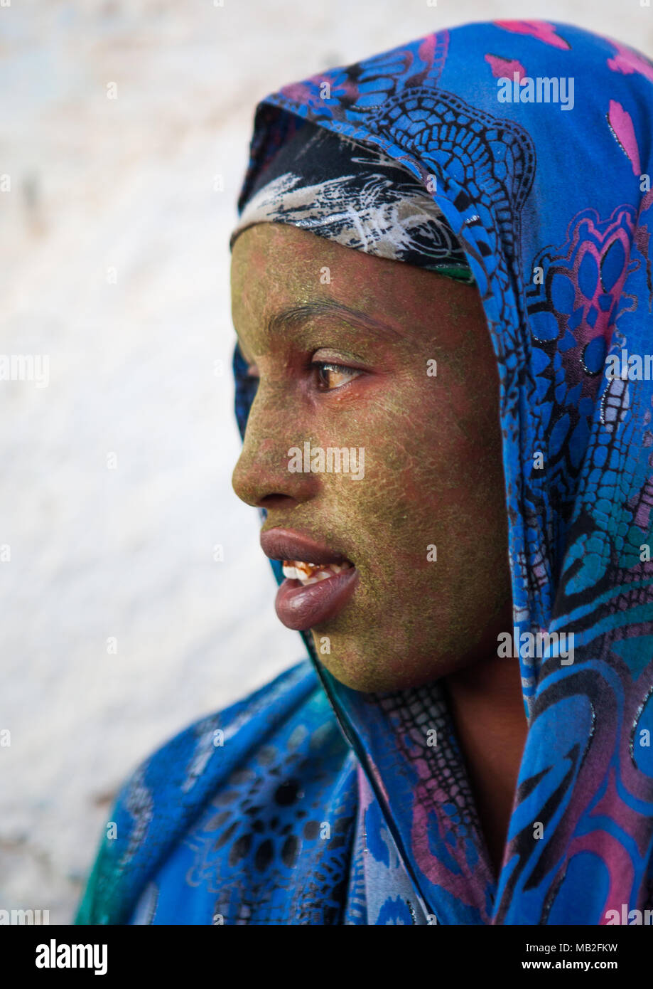 Portrait of a somali girl with qasil on her face, North-Western province, Berbera, Somaliland Stock Photo