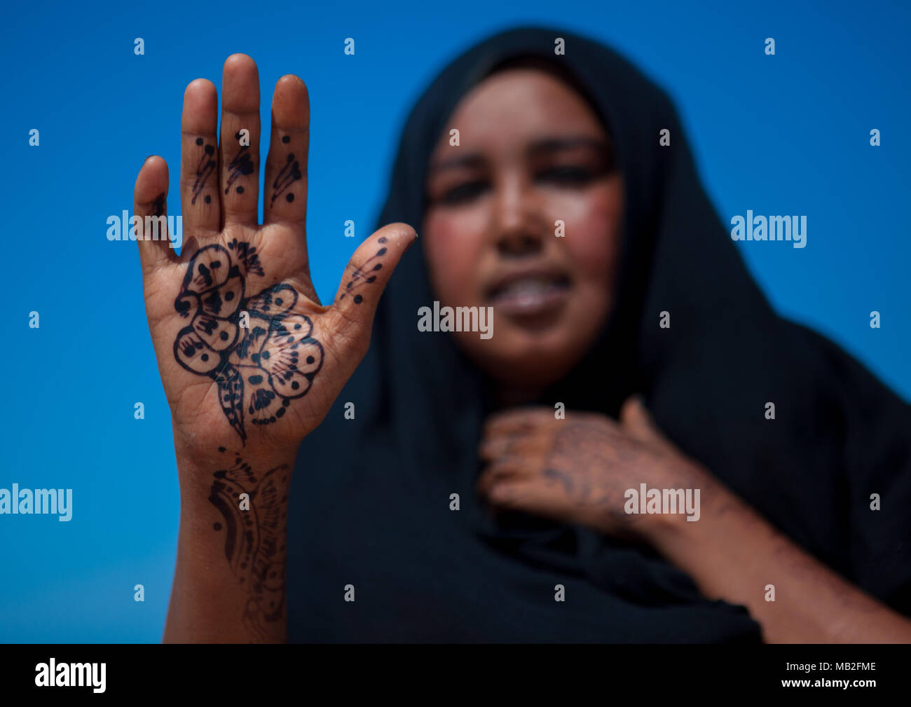 A somali woman showing her hand painted with henna, North-Western province, Berbera, Somaliland Stock Photo