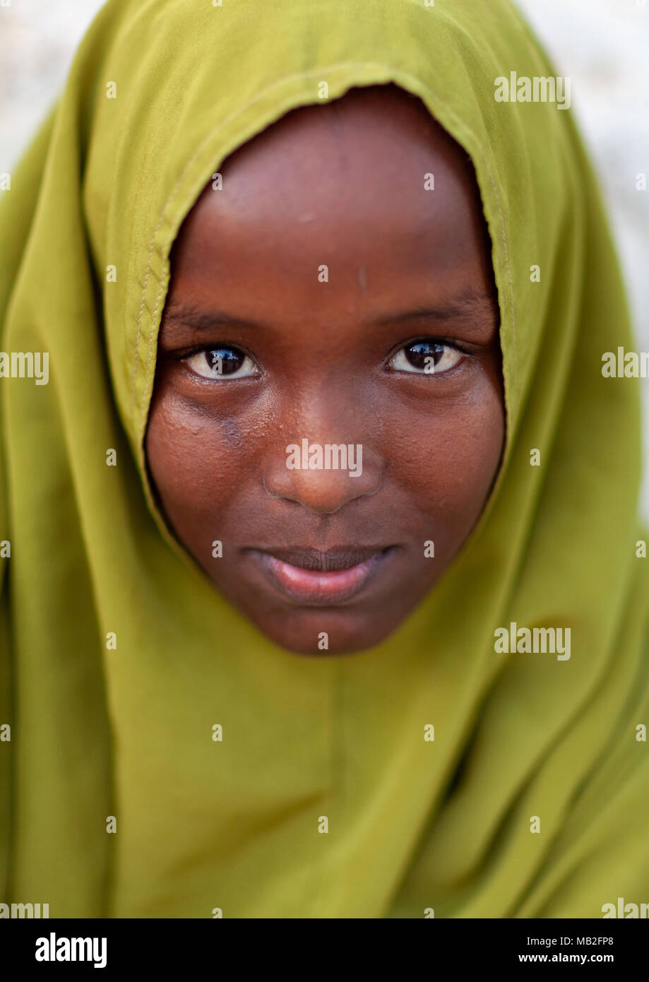 Portrait of a somali girl in green hijab, North-Western province, Berbera, Somaliland Stock Photo