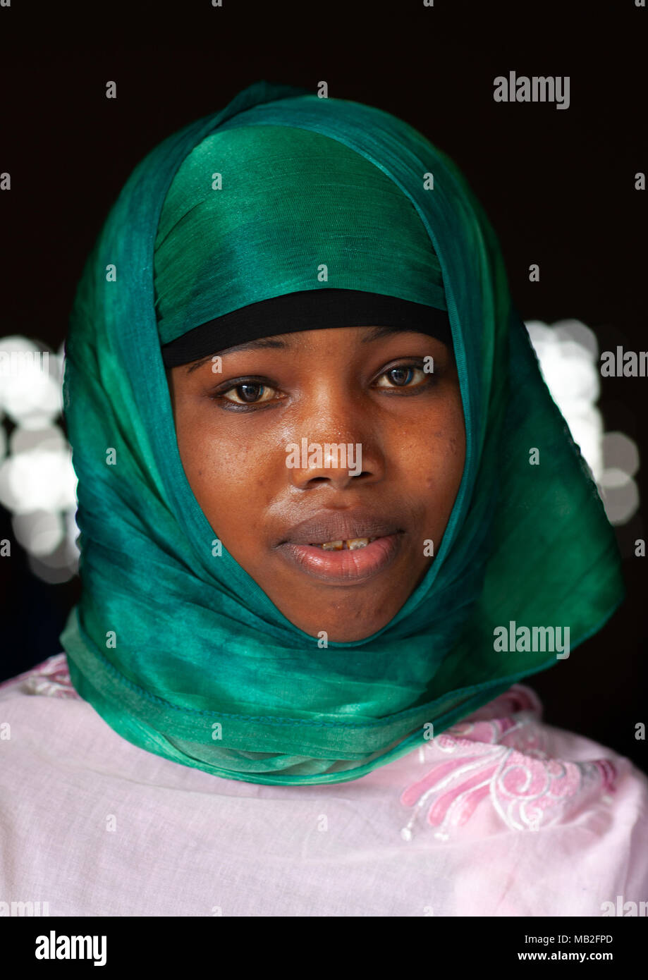 Portrait of a somali woman in green hijab, North-Western province, Berbera, Somaliland Stock Photo