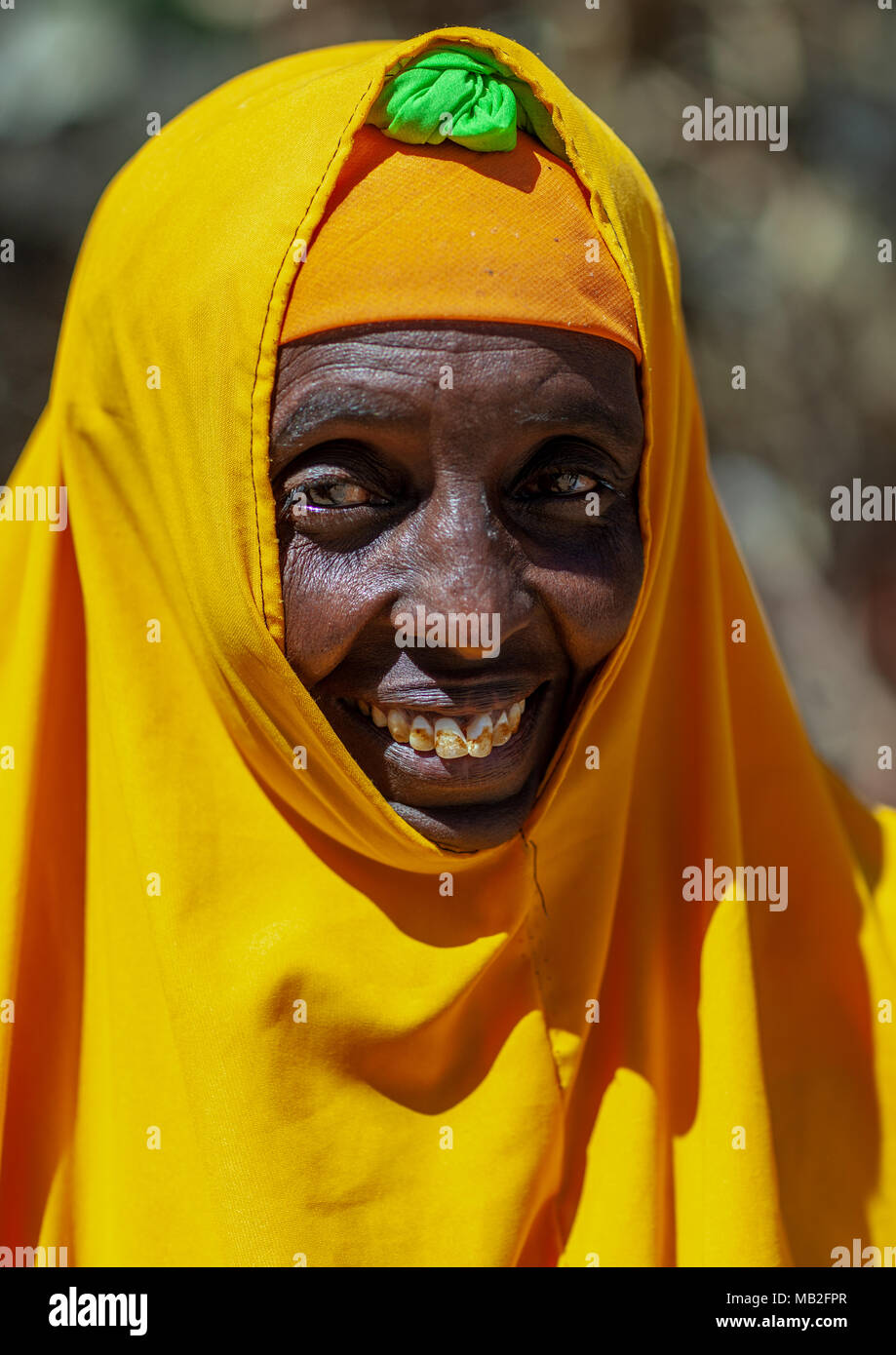 Portrait of a somali woman in yellow hijab, North-Western province, Berbera, Somaliland Stock Photo