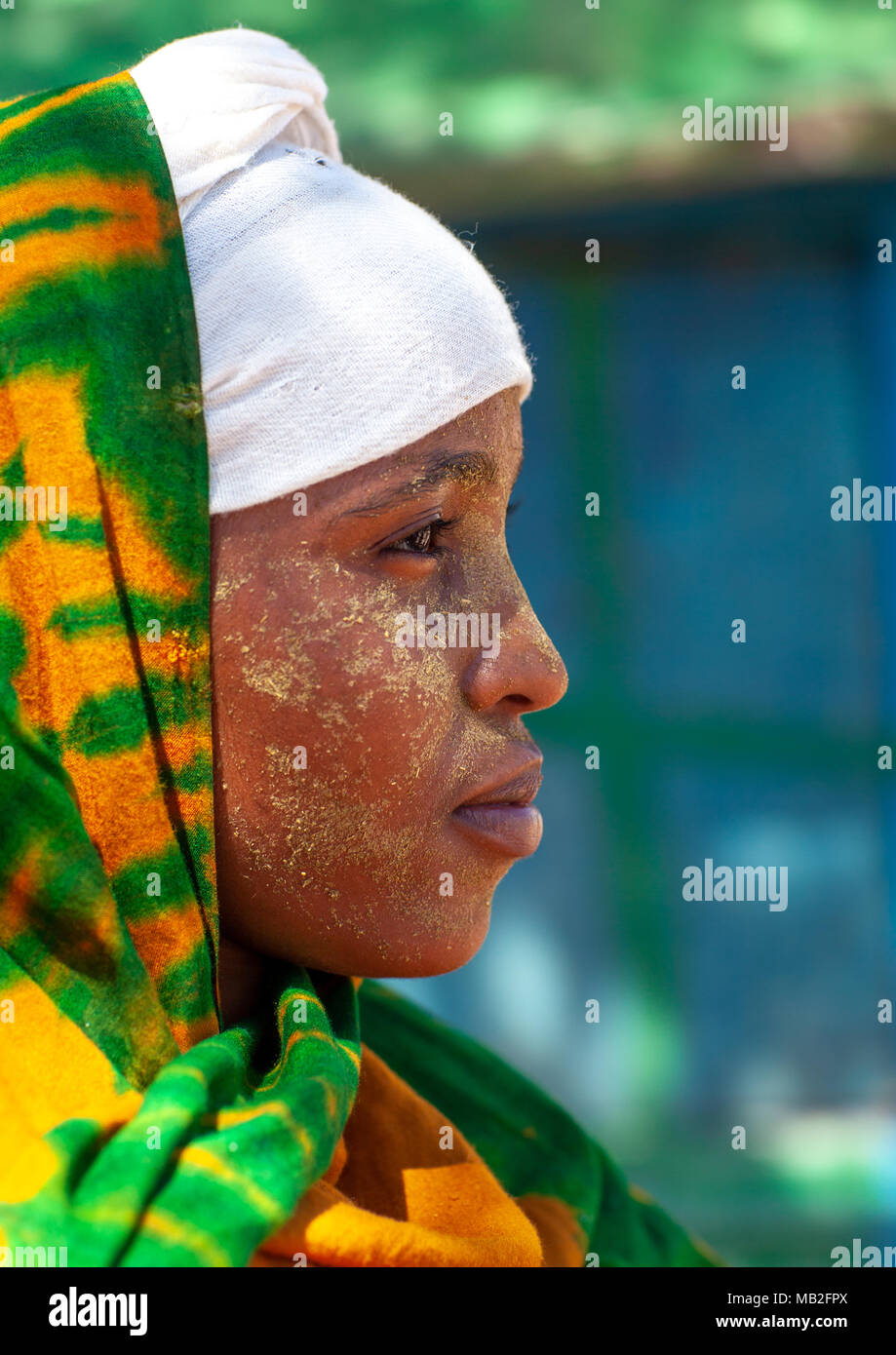 Portrait of a somali girl with qasil on her face, North-Western province, Berbera, Somaliland Stock Photo