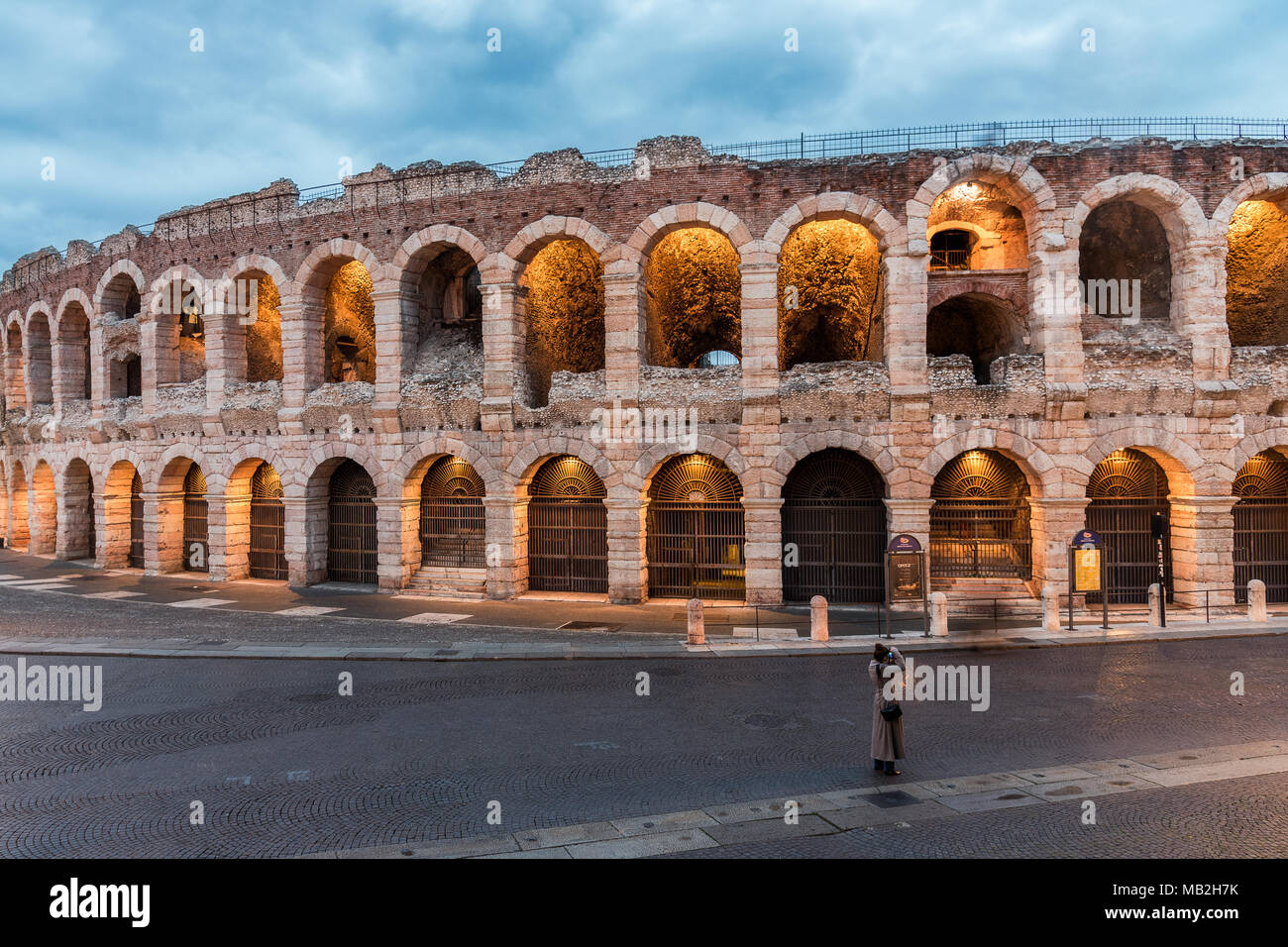 Verona city by night in the rain Stock Photo - Alamy