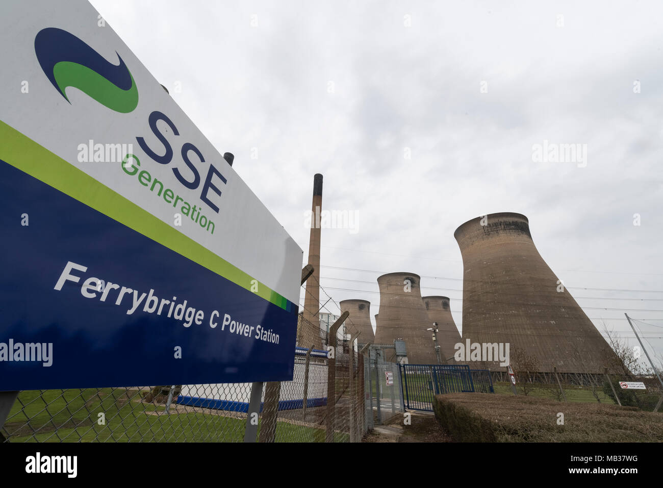 General view of Ferrybridge C Power Station, which has been decommissioned. Ferrybridge, Yorkshire, UK. 6th April 2018. Stock Photo