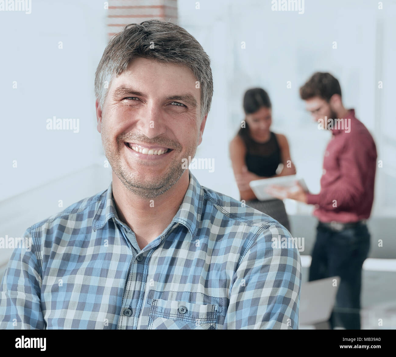 Casual businessman with arms crossed standing in the office Stock Photo ...