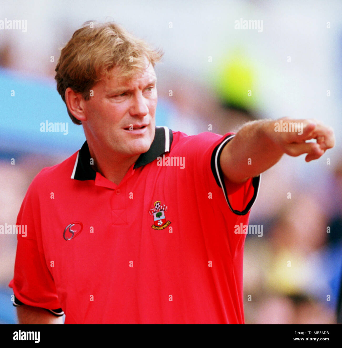 Glen Hoddle when managing for Southampton FC in 2000-2001 season on the sideline pointing during a game.This image is bound by Dataco restrictions on how it can be used. EDITORIAL USE ONLY No use with unauthorised audio, video, data, fixture lists, club/league logos or “live” services. Online in-match use limited to 120 images, no video emulation. No use in betting, games or single club/league/player publications Stock Photo