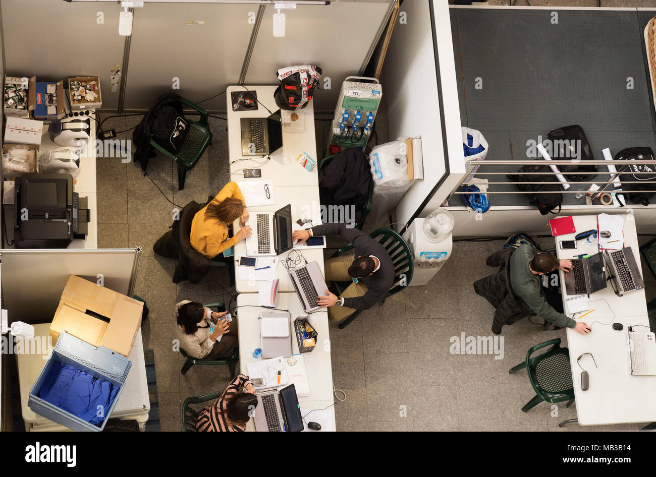 Cubicles Workers High Resolution Stock Photography and Images Alamy