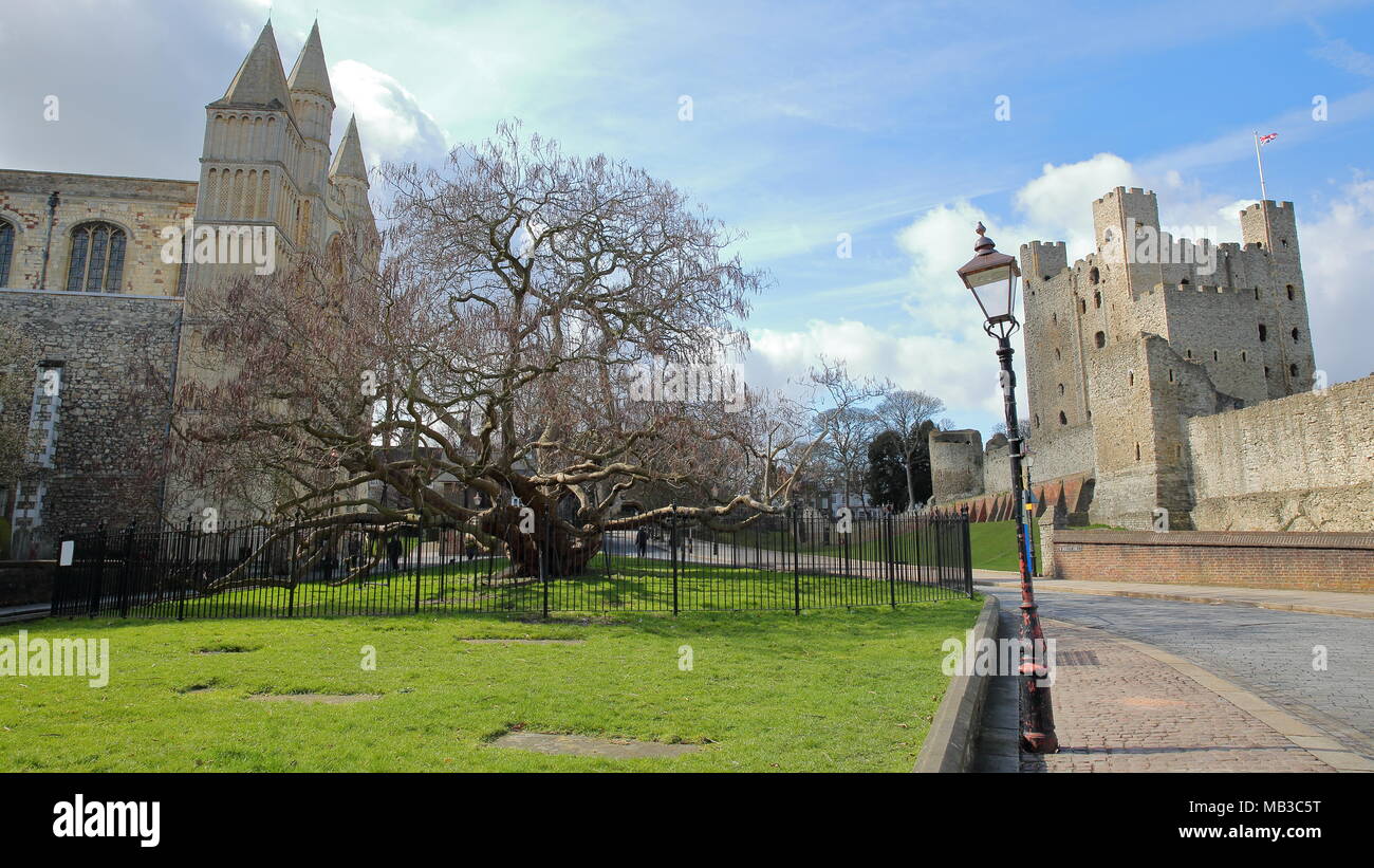 Fort tower rochester castle hi-res stock photography and images - Alamy
