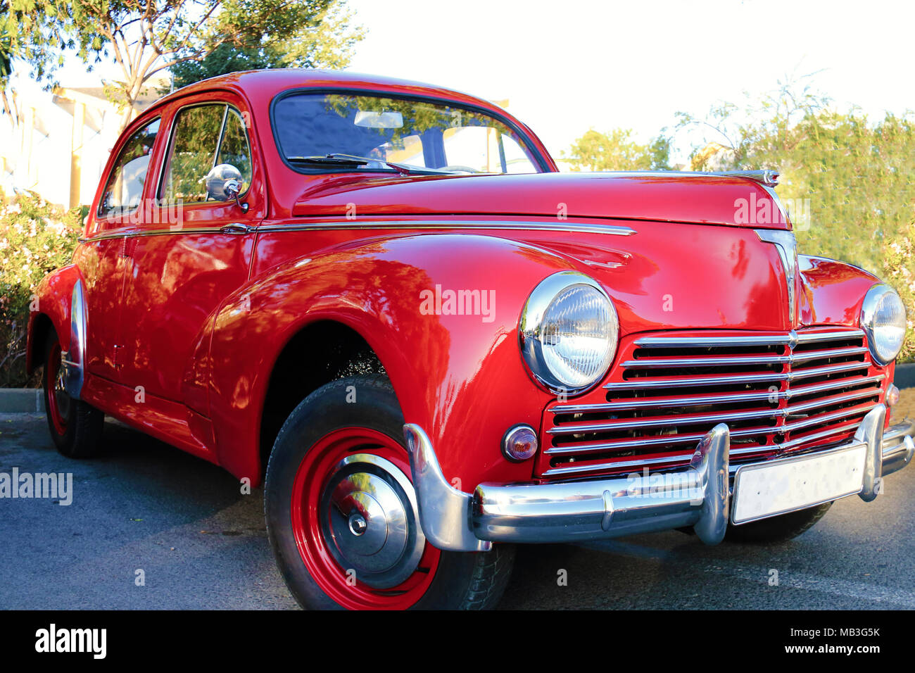 Classic car lifestyle hi-res stock photography and images - Alamy