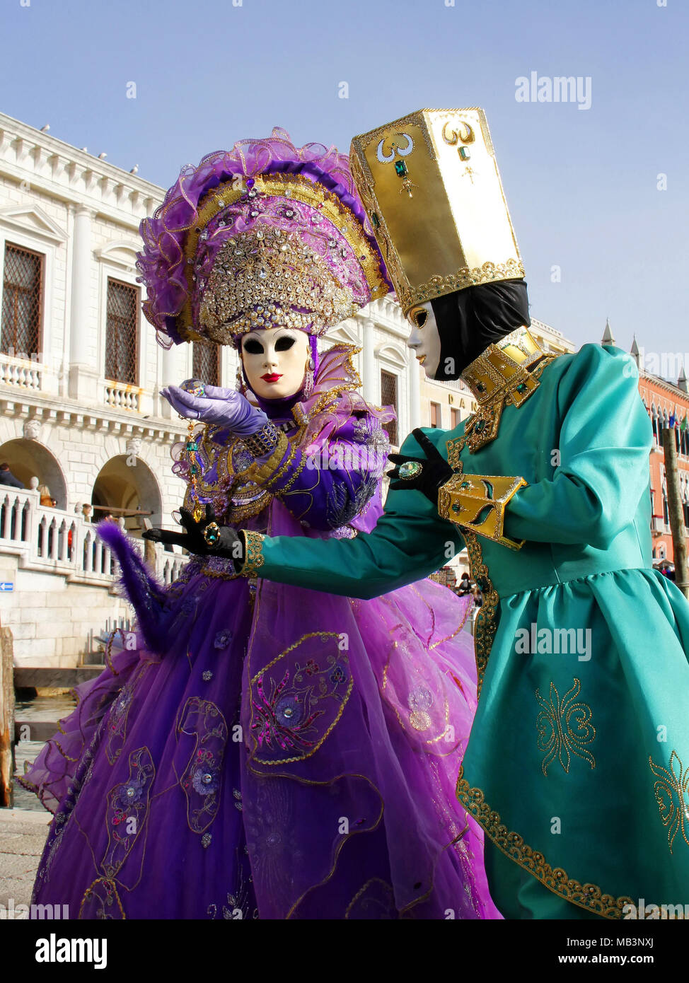 Venice adult couple carnival hi-res stock photography and images - Alamy
