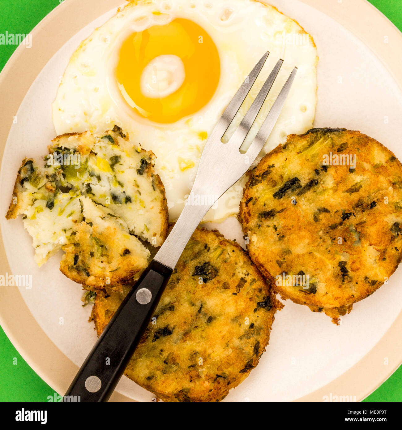How to cook patties with cabbage and eggs How to cook patties with cabbage and eggs