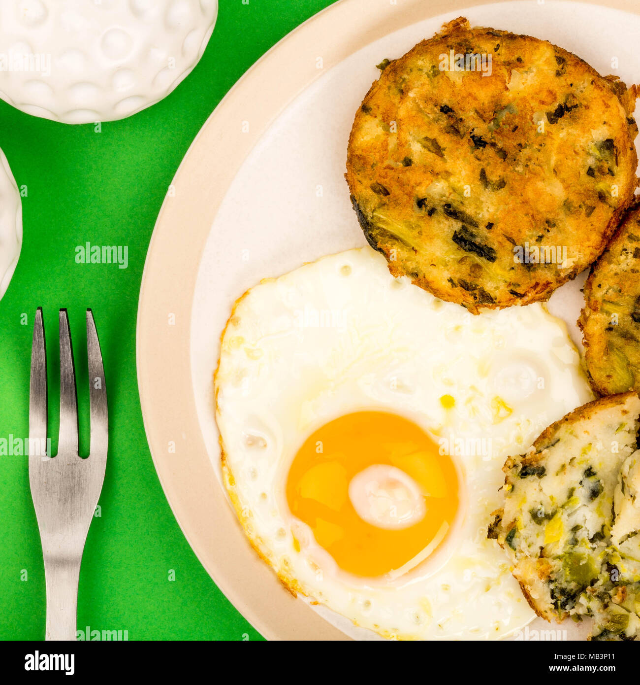 How to cook patties with cabbage and eggs How to cook patties with cabbage and eggs