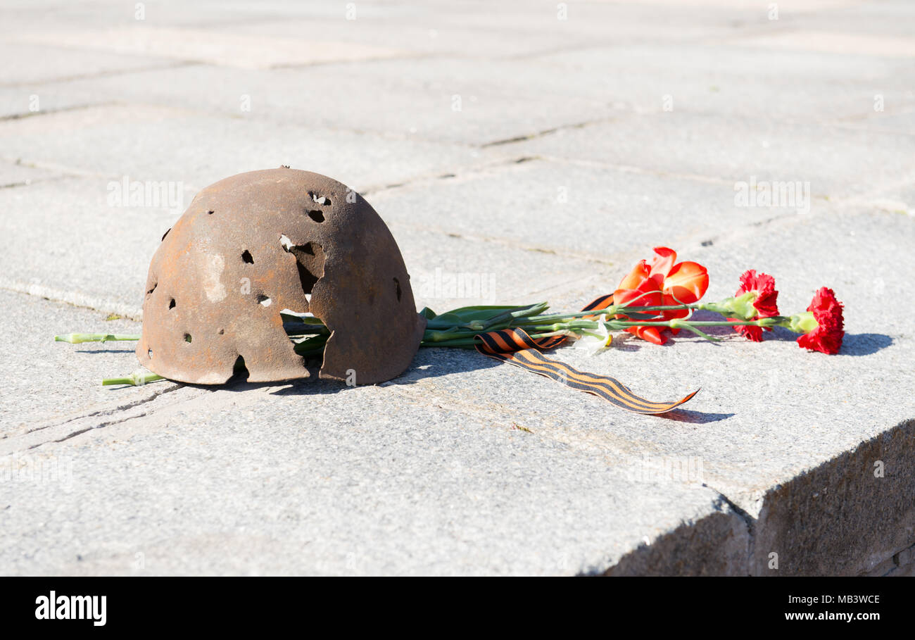 Army flower helmet hi-res stock photography and images - Alamy