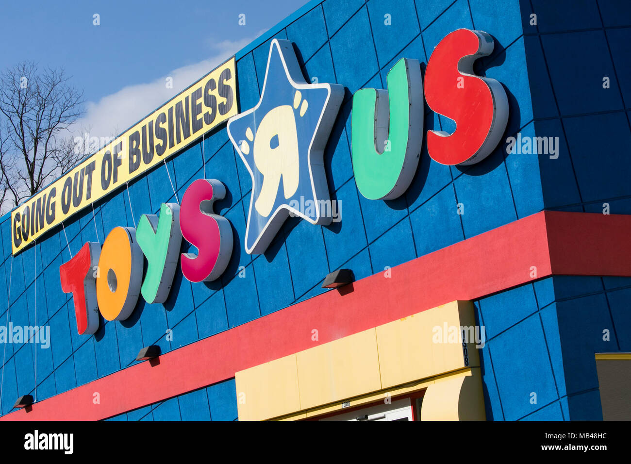 Frederick, Maryland, USA. 5th Apr, 2018. A logo sign outside of a Toys