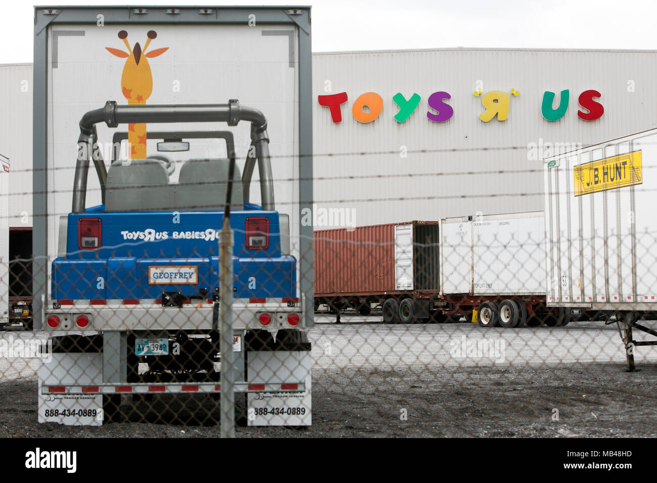 Frederick, Maryland, USA. 5th Apr, 2018. Semi-truck trailers outside of a  Toys "R" Us distribution center in Frederick, Maryland on April 5, 2018.  The toy retailer, which has struggled under a heavy
