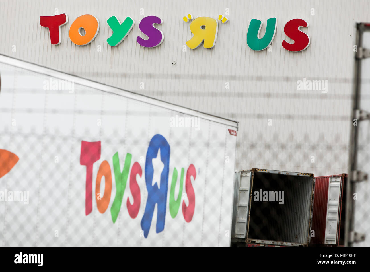 Toys r best sale us distribution center