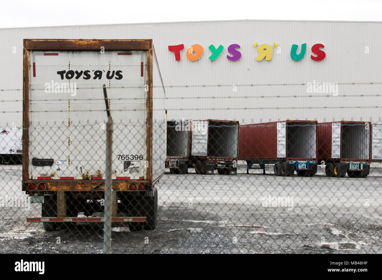 toys r us distribution center locations