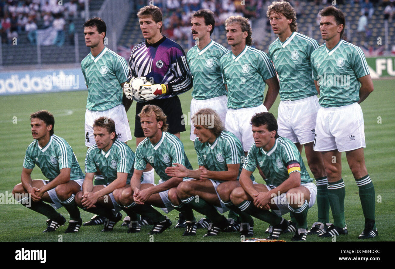 [Imagen: fifa-world-cup-italia-1990-italy-1990-47...MB4DRC.jpg]