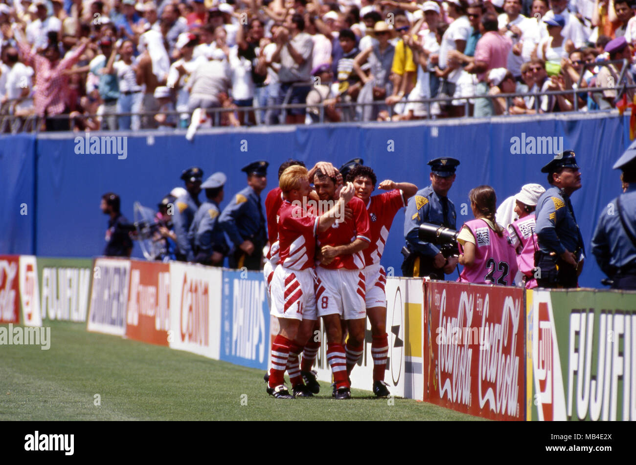 Hristo stoichkov 1994 germany hires stock photography and images Alamy