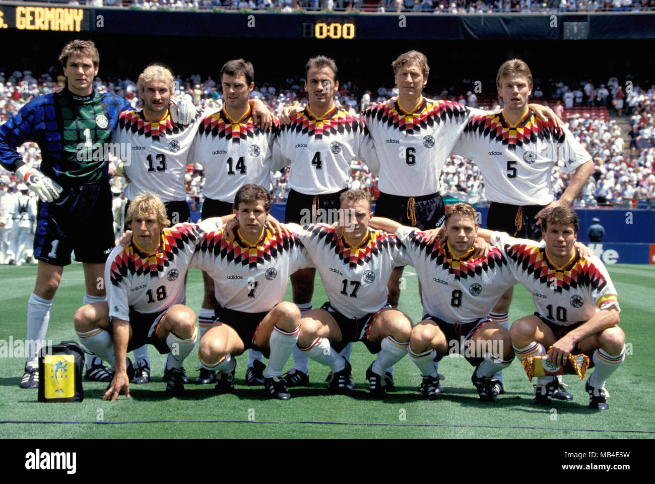 FIFA World Cup - USA 1994 10.7.1994, Giants Stadium, New York/New Jersey. World Cup Quarter Final, Bulgaria v Germany. Bulgaria line-up, standing from left: coach Dimitar Penev, Nasko Sirakov, Trifon Ivanov, Iordan Letchkov, Borislav Mihaylov, Zlatko Yankov, Emil Kostadinov. Kneeling: Krassimir Balakov, Hristo Stoitchkov, Petar Houbchev, Tsanko Tsvetanov, Ilian Kiryakov. Stock Photo