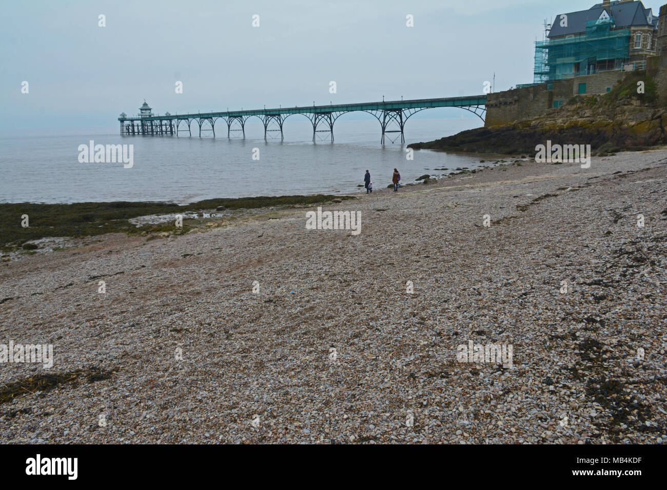 North Somerset, UK. 7th April 2018. UK Weather.WOW... On a mild April day, the beach at Clevedon sea front with the world Famous Pier in the background is FREE FROM PLASTIC general litter and rubbish. Robert Timoney/Alamy/Live/News Stock Photo