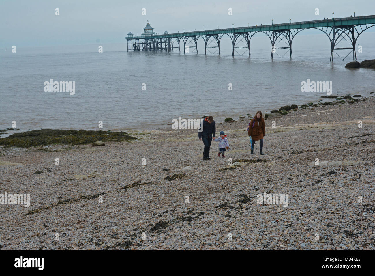 North Somerset, UK. 7th April 2018. UK Weather.WOW... On a mild April day, the beach at Clevedon sea front with the world Famous Pier in the background is FREE FROM PLASTIC general litter and rubbish. Robert Timoney/Alamy/Live/News Stock Photo
