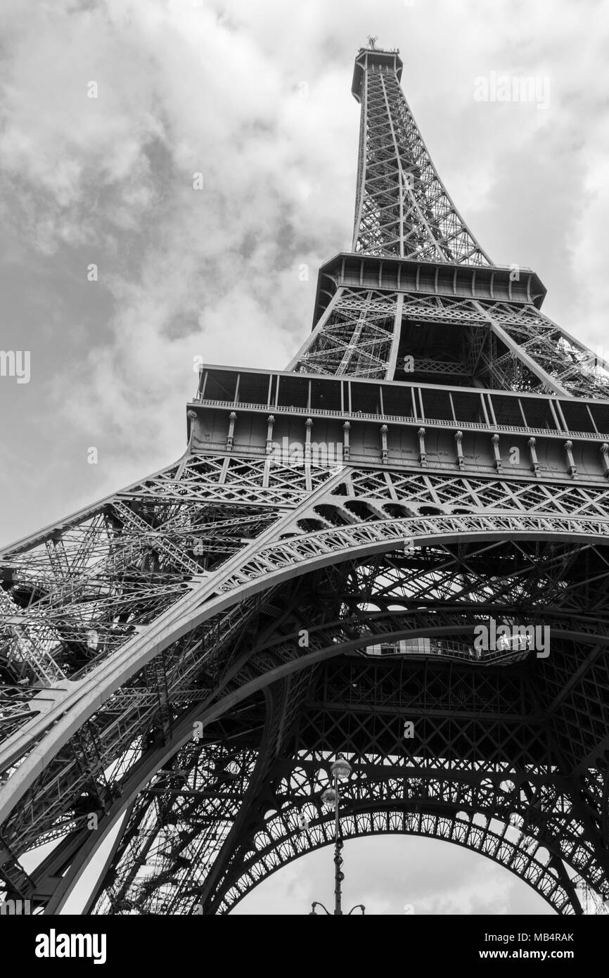 Tour eiffel monument Black and White Stock Photos & Images - Alamy