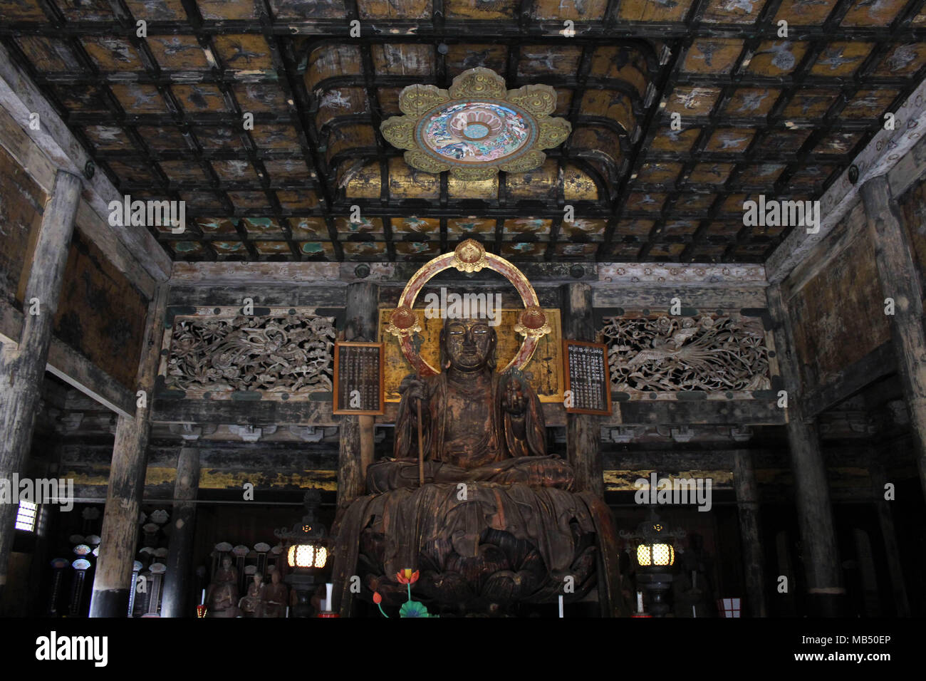 Translation The Buddha statues around Kenchoji Zen temple. One of Five Great Zen Temples (Gozan