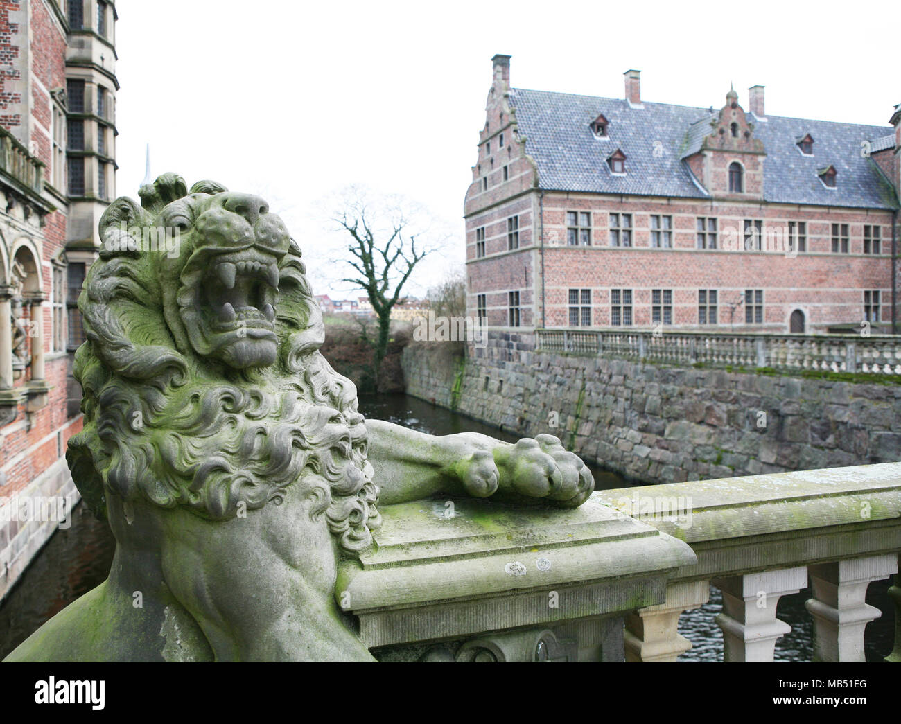 Stone lion hi-res stock photography and images - Alamy