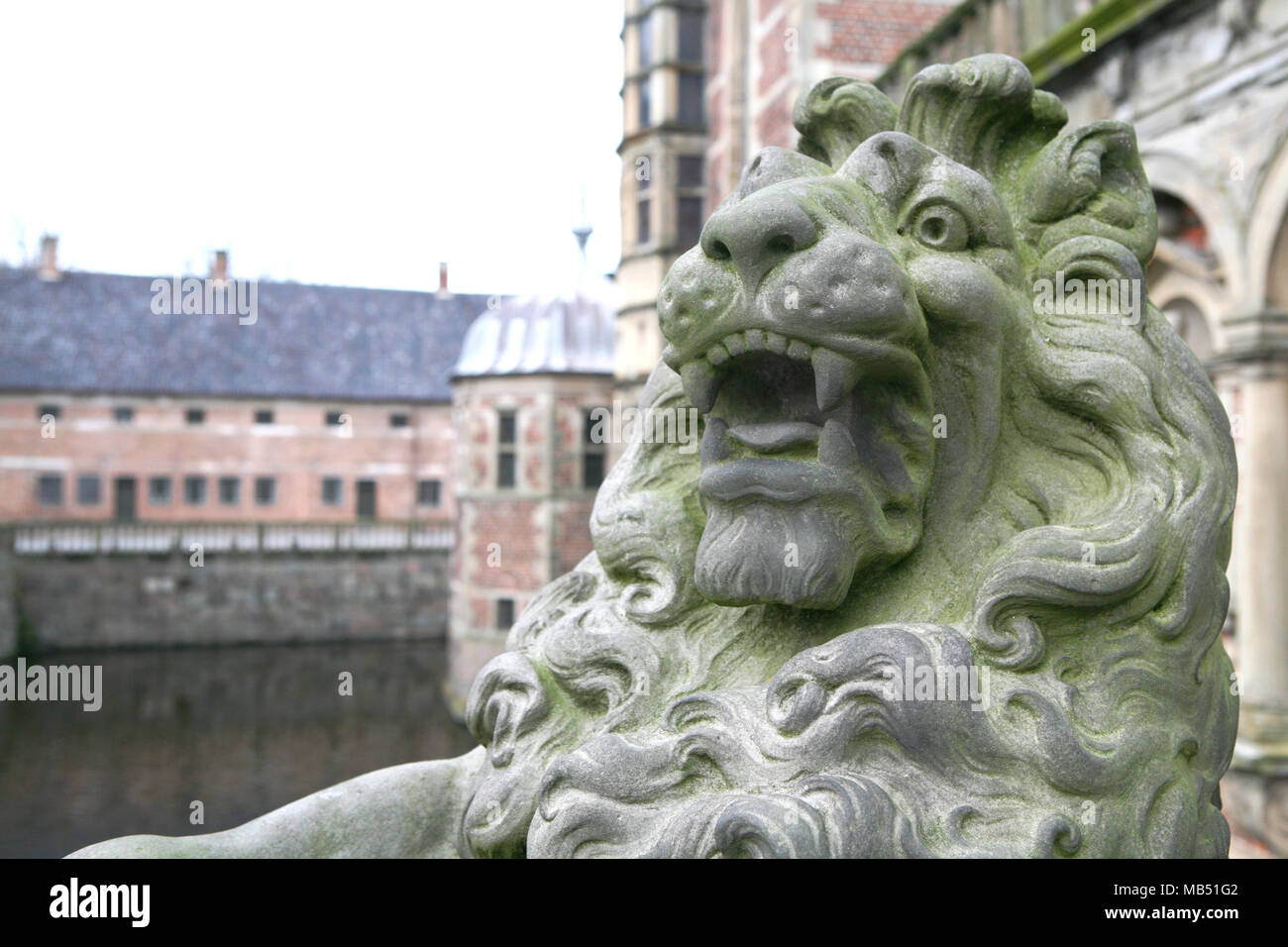 Stone lion hi-res stock photography and images - Alamy