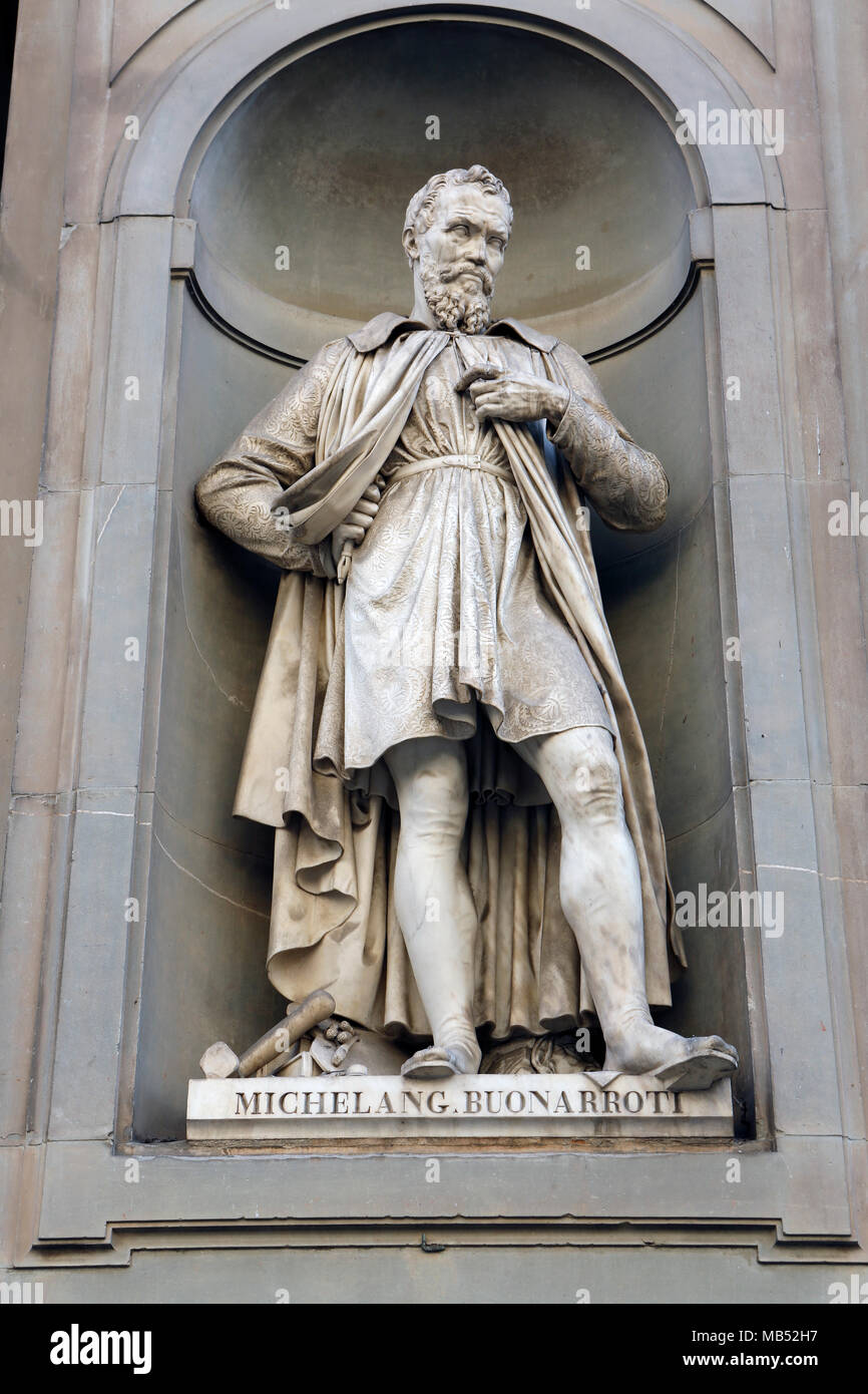 Statue, Michelangelo Buonarroti, Uffizien, Piazza della Signoria, Florence, Italy Stock Photo