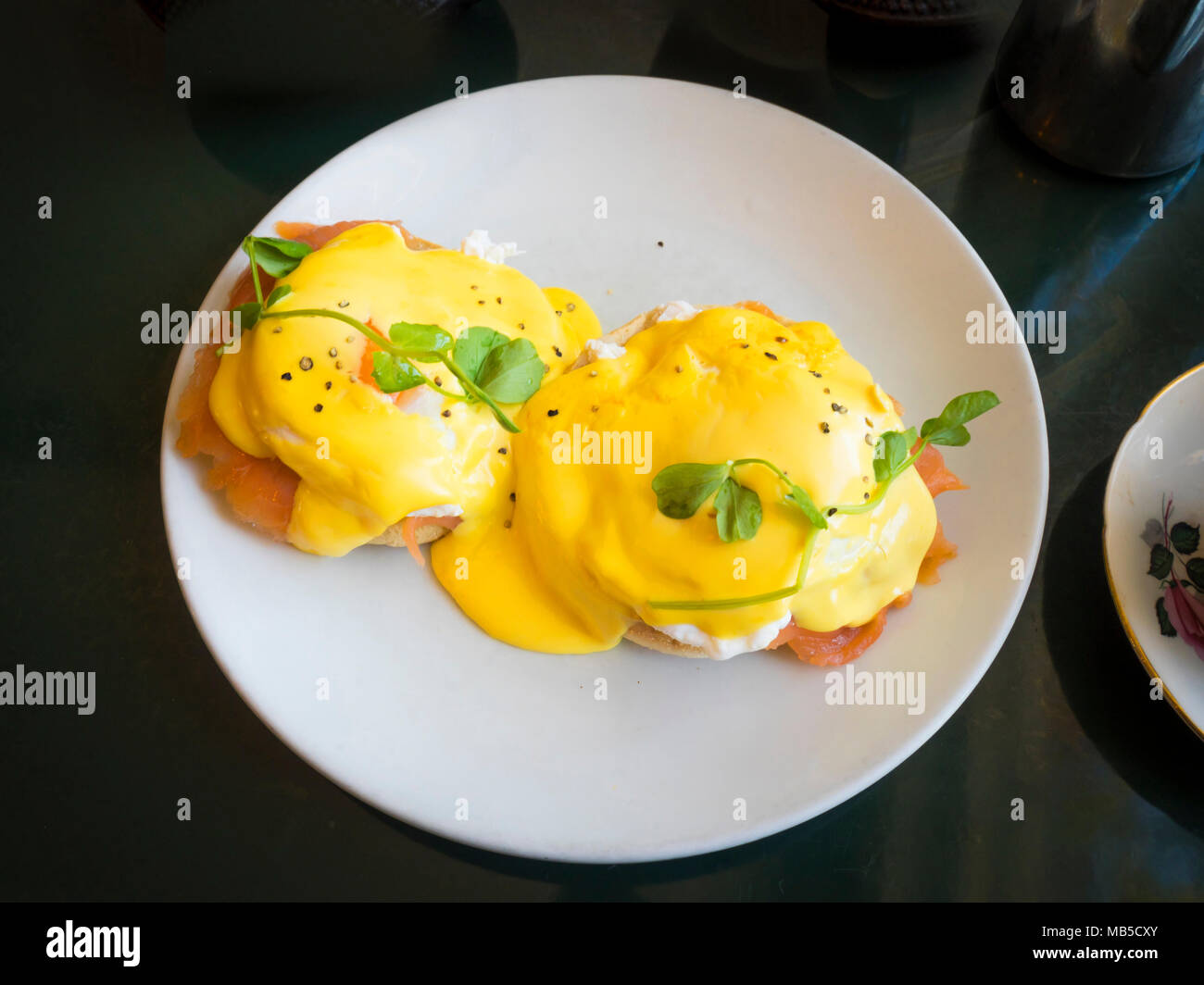 Poached eggs and hollandaise sauce soft hires stock photography and