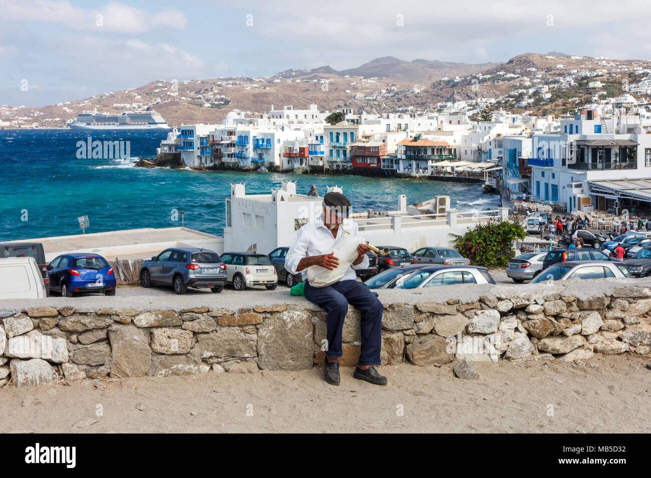 Bagpipe playing hires stock photography and images Alamy