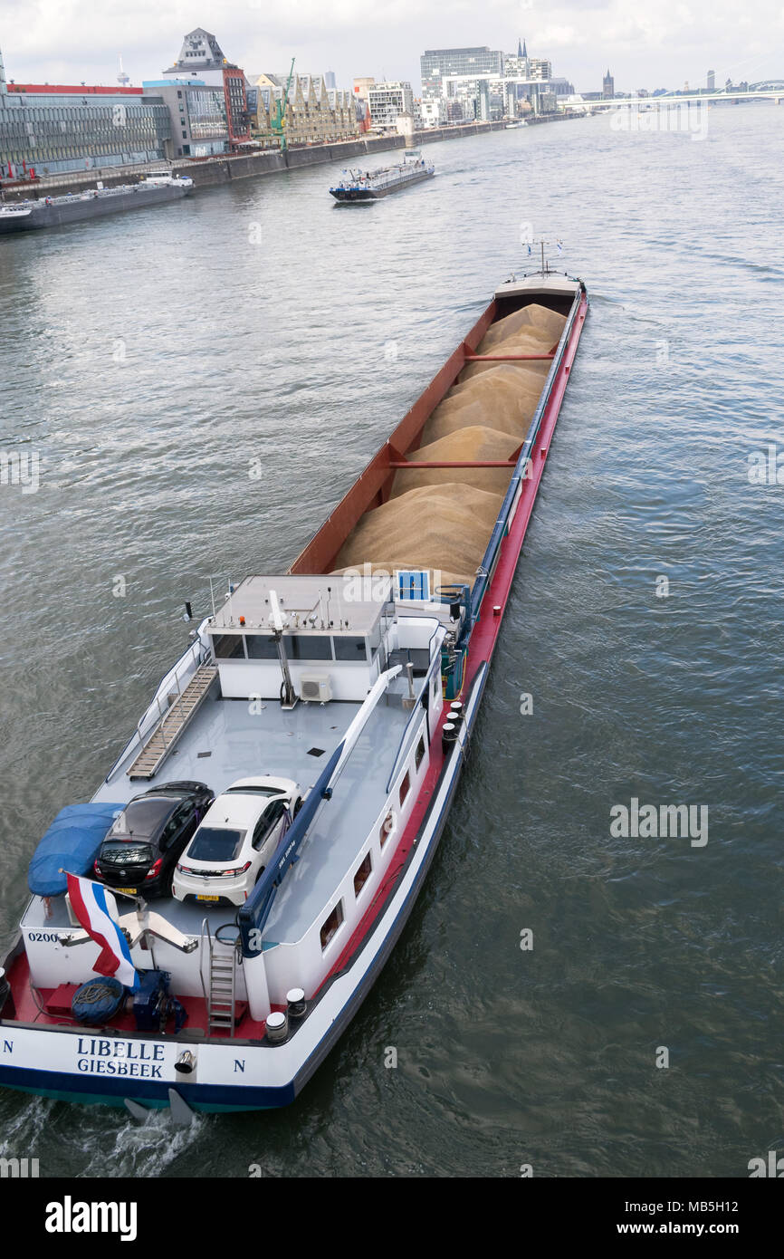 Dry bulk cargo barge hires stock photography and images Alamy