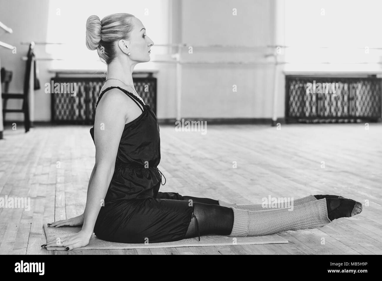 the dancer makes the warm-up in the ballet hall Stock Photo - Alamy