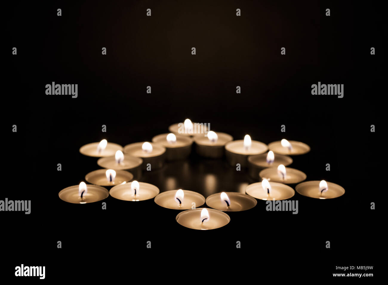 Yom hashoah yellow candle hires stock photography and images Alamy