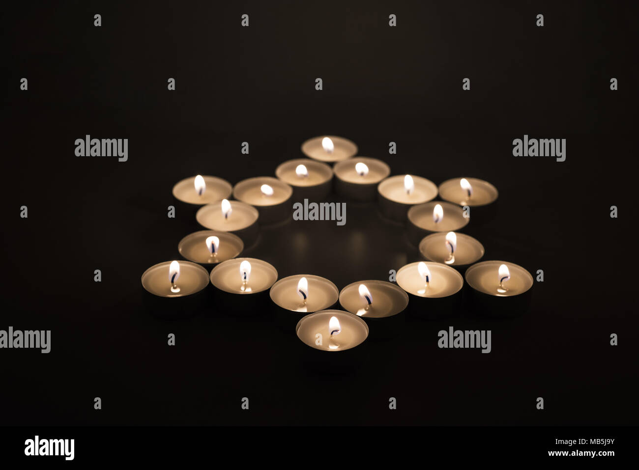 Yom hashoah yellow candle hires stock photography and images Alamy