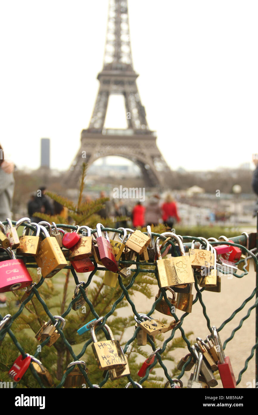 Paris, France -  02 April 2018. Padlocks seen by a fence in Jardins du Trocadéro overlooking the Eiffel tower on 2nd April 2018.  General view of Paris, France. @ David Mbiyu/Alamy Live News Stock Photo
