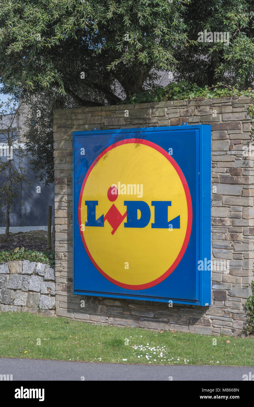 Exterior shop logo of Lidl store in Bodmin, Cornwall. UK supermarkets. Stock Photo