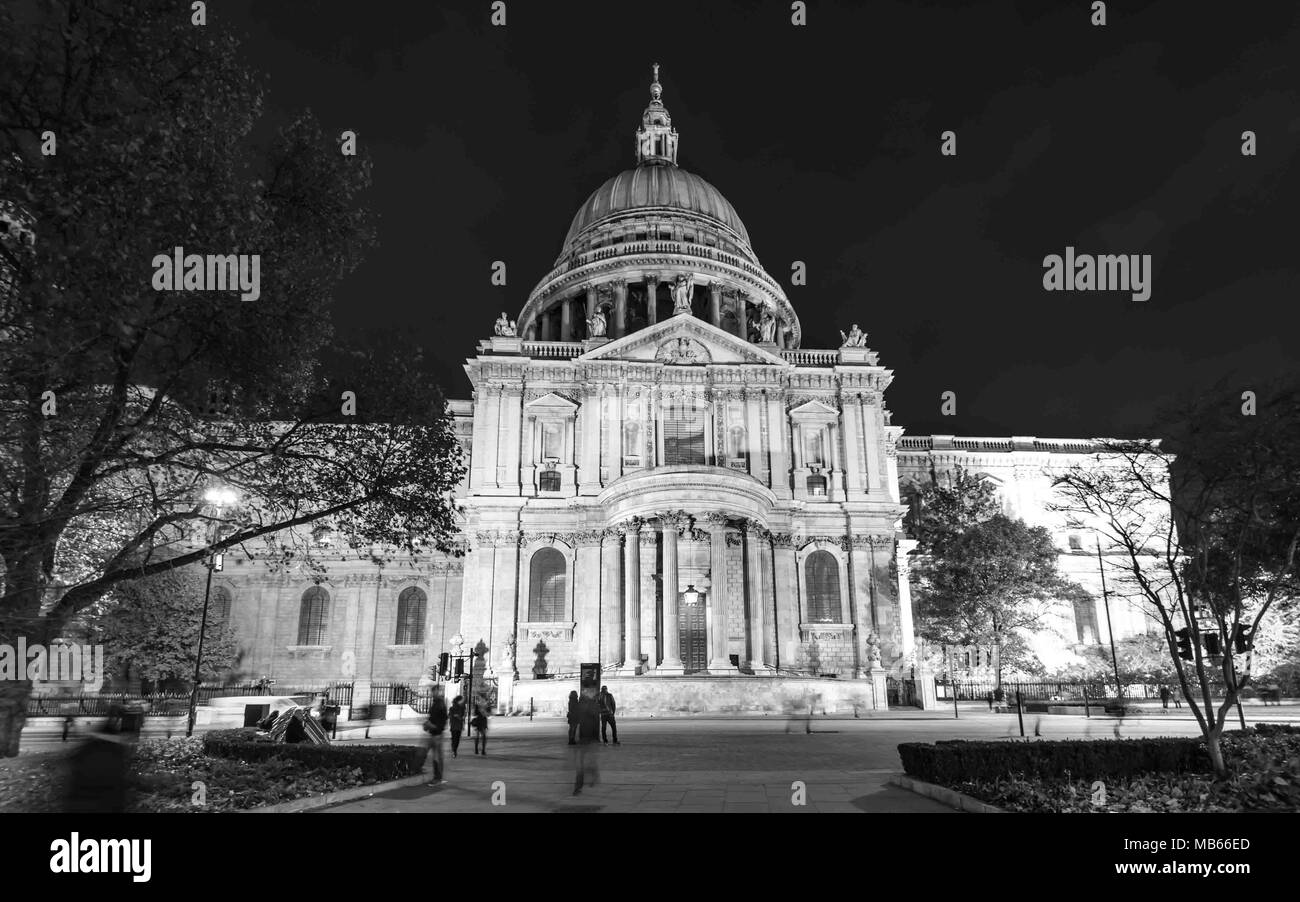 Front facade of Saint Paul Cathedral, at night London Stock Photo